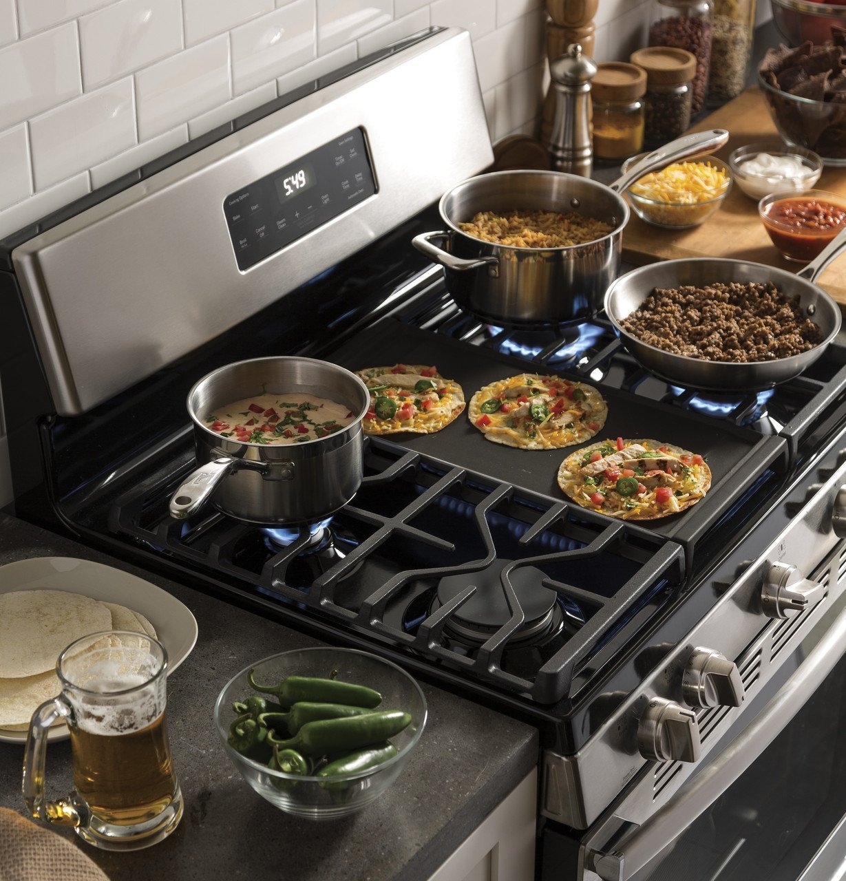 7c9b9889a549f2639e05458058d7e61ffeb6d7eb__16738 ge 30″ freestanding gas range