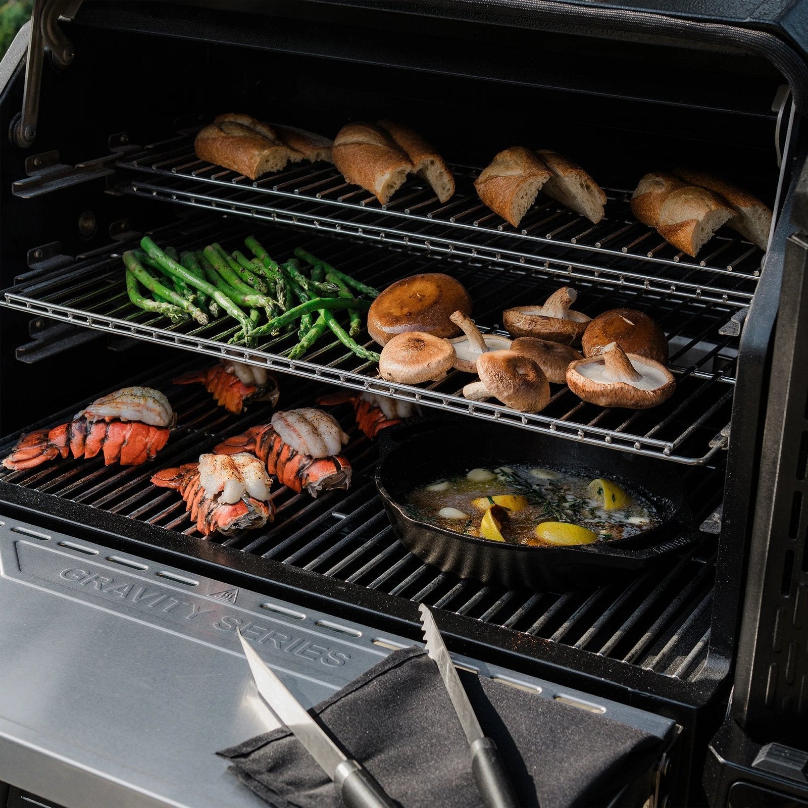 MB20041223-06 masterbuilt gravity series xt digital charcoal grill and smoker