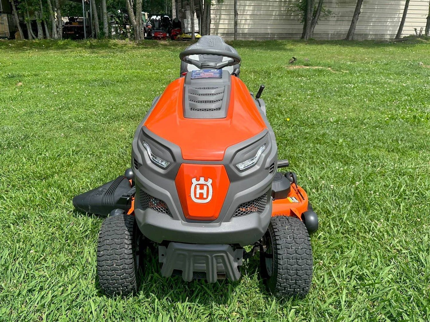 img_0630 husqvarna ts 148xk 48″ lawn tractor 24hp koh (scratch and dent)