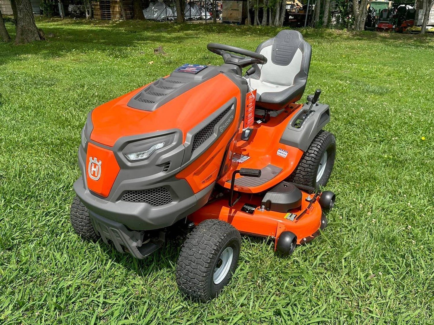 img_0631 husqvarna ts 148xk 48″ lawn tractor 24hp koh (scratch and dent)