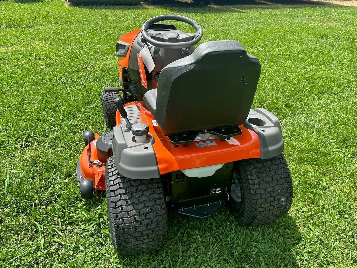 img_0634 husqvarna ts 148xk 48″ lawn tractor 24hp koh (scratch and dent)