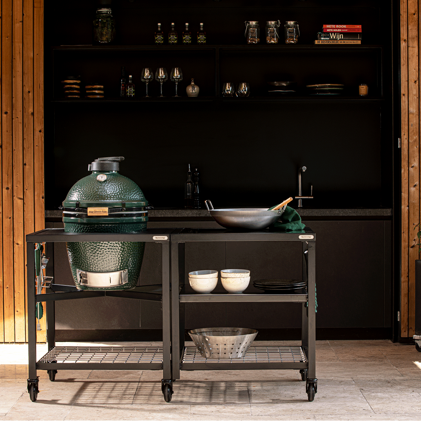medium-modular-with-expansion-lifestyle-2-_3 big green egg medium ceramic charcoal grill